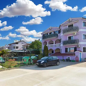 Anka 1223 Apartment Peroj
